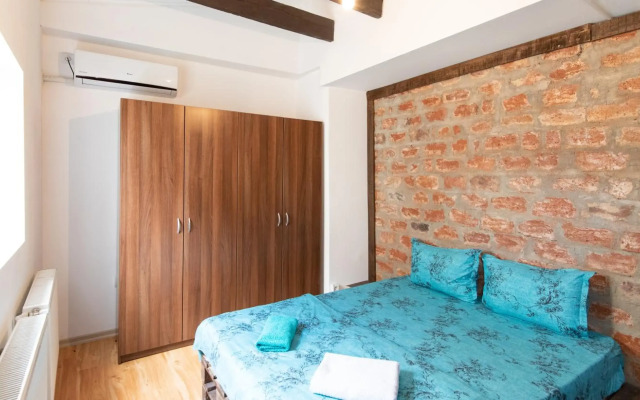 Nicole's Dorobanti Studio