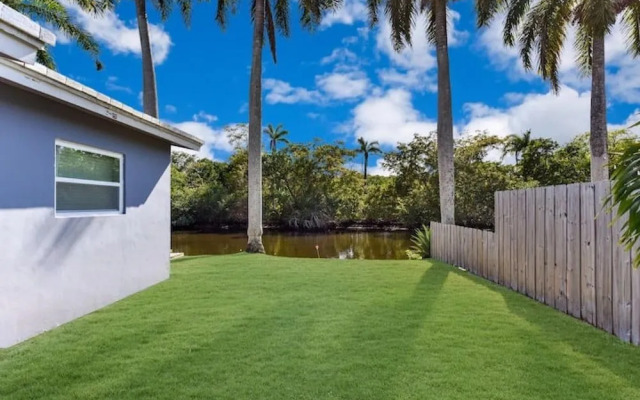 Stylish Duplex Apartment on Canal, Fort Lauderdale