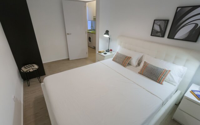 Dobo Rooms - Ronda de Segovia Apartments