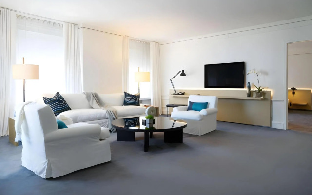 The Chicago Hotel Collection Ambassador Gold Coast