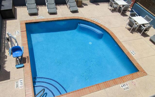 Quality Inn & Suites at The Outlets Mercedes/Weslaco