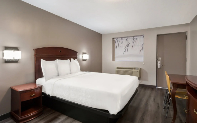 OYO Hotel Edison NJ Route 1