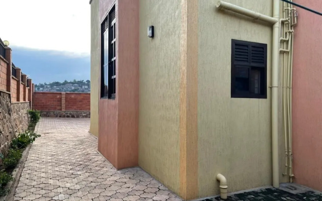 The Mugabi's Spacious Private Room