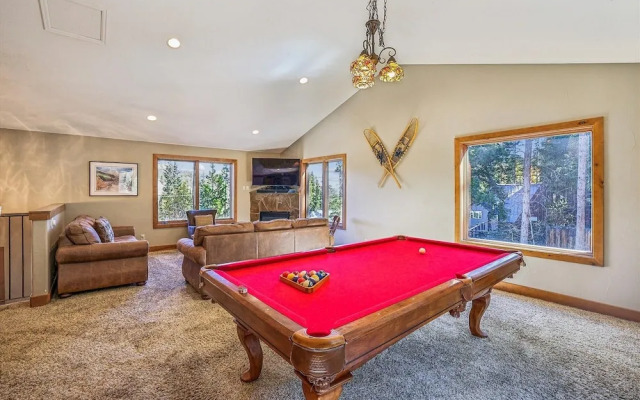 High Point Lodge 5 Bedroom Home by RedAwning