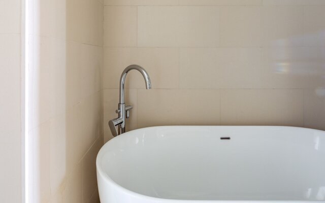 Upscale 3BR Apartment In Prime Location - City Walk