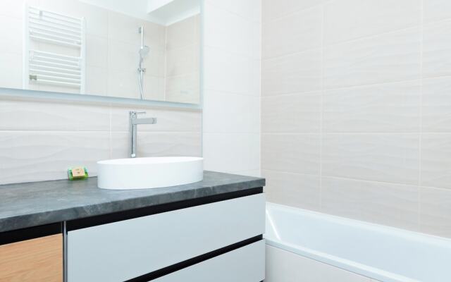 WaterFront City Apartments by UrbanRent