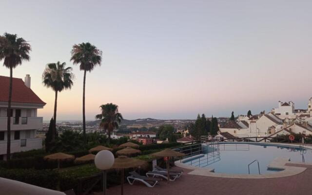 Luxury apartment with sea views in golf area.