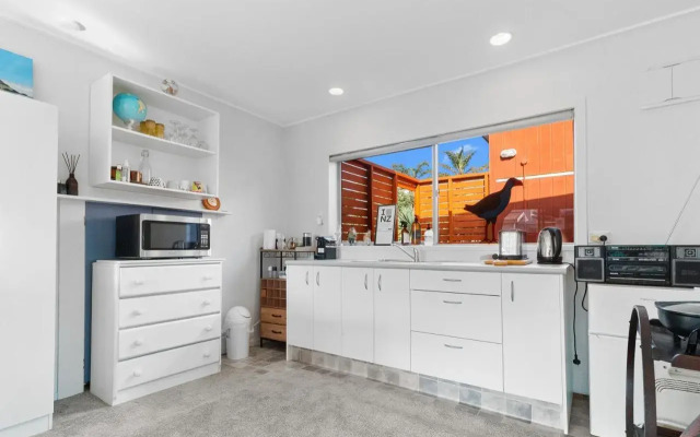 Bach on Wilson - Waihi Beach Holiday Home