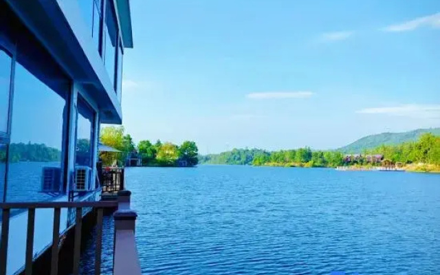 Mulan Qihu Homestay