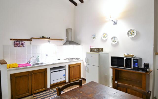 Lovely apartment in Mantignana with private terrace