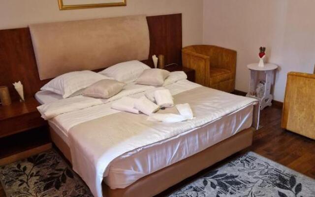 Vila Pinul Si Mesteacanul