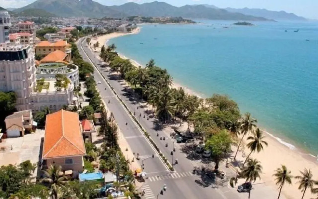 Holiday Hotel