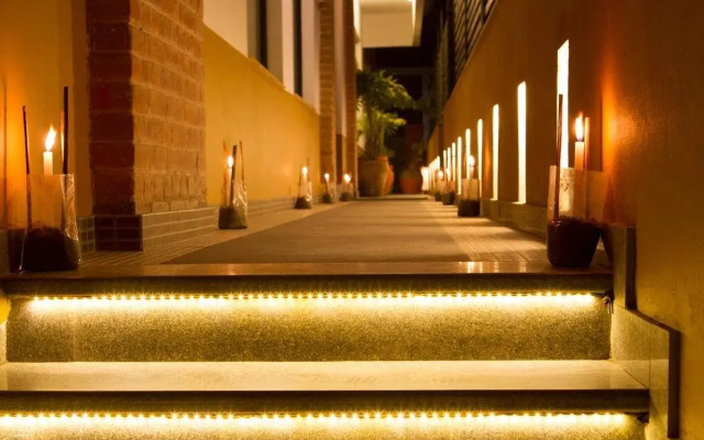 Hotel Ambassador, Chauni