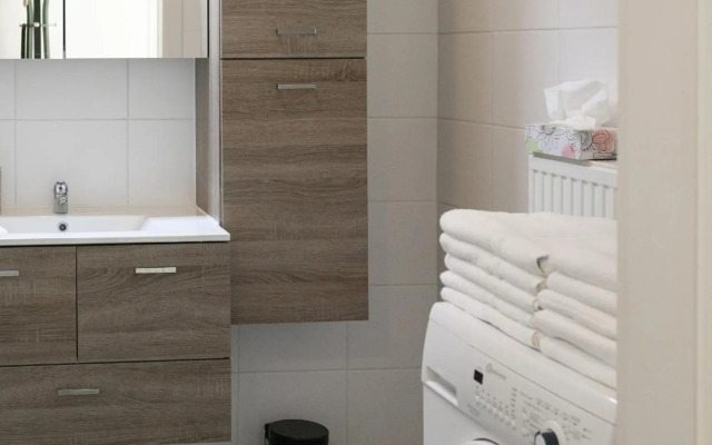 Fresh Apartment with Terrace + Free Parking