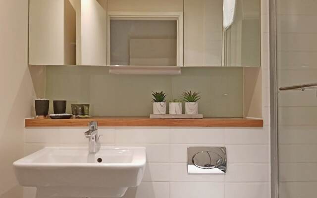 Reading Town Centre Courtyard View Serviced Apartment