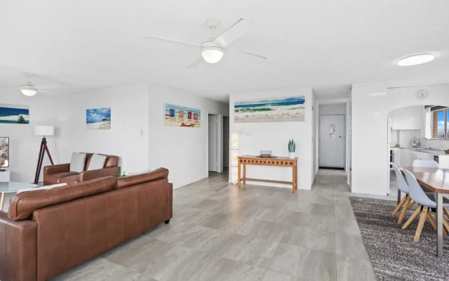 Iconic Burleigh Beachfront Apartment