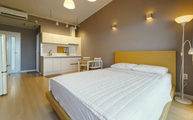 Pohang Red House Ocean Hills Pension