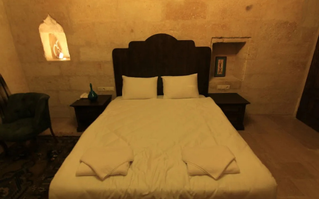 Tafana Cave & Stone Lodge