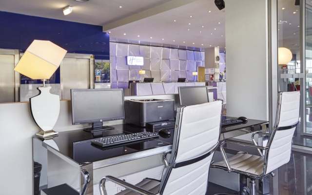 Holiday Inn Express Lisbon - Alfragide by IHG