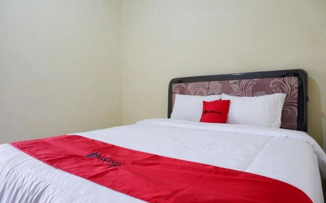 RedDoorz near Lippo Plaza Buton