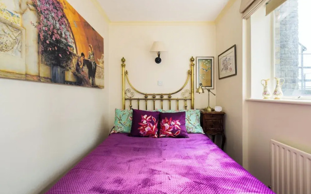 Mayfair 3-bed 6-guest W/patio & ac Berkeley Square