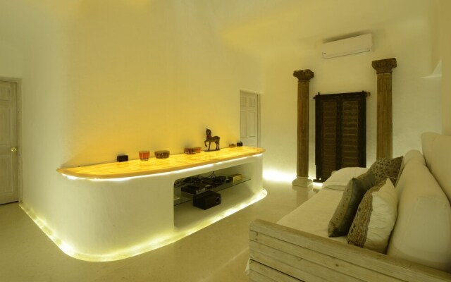 Luxurious Oceanfront Penthouse with Private Pool