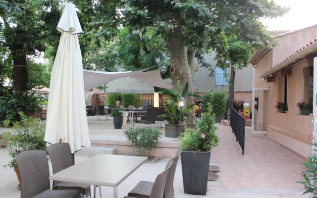 Le Clos Des Acacias