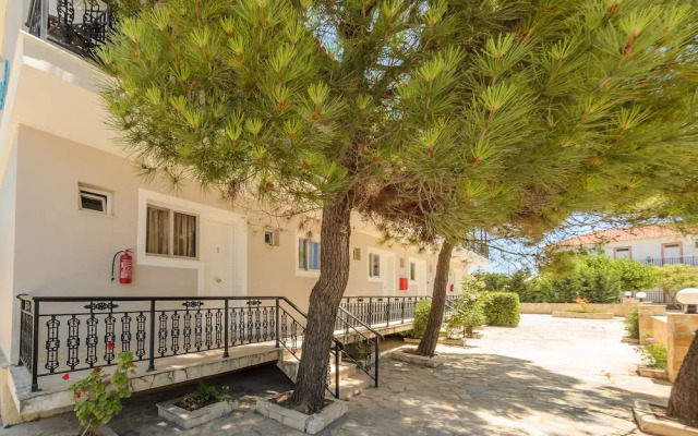 Karras Annex (Maria Studios & Apartments)