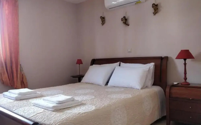Sior Dionysios Apartments
