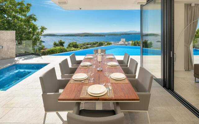 Anabel in Hvar with 4 bedrooms and 4 bathrooms