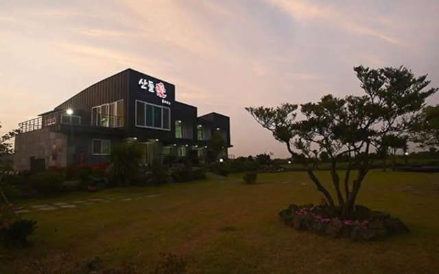 Seogwipo Sandule Pool House Pension