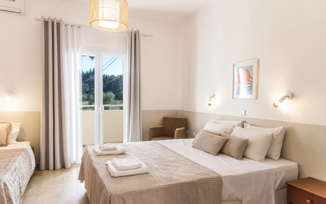 ELEONAS  bohotel and Annex Apartment