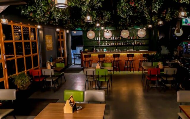 OYO 13857 Hotel Imperial