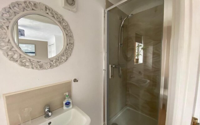 Entire 3-bed House - Child & Pet Friendly