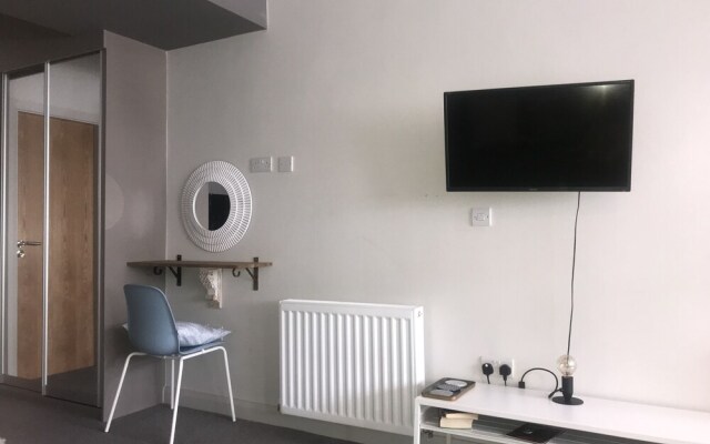Flat 1 Queens Point