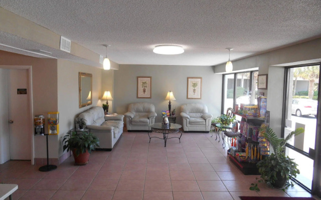 Tropical Seas Hotel