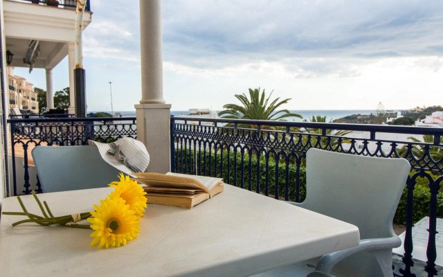 Oura Sunrise II Apartment by Stay-ici, Algarve Holiday Rental