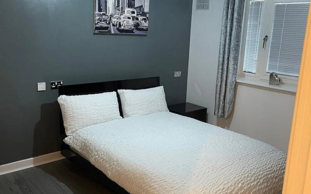 Remarkable 2-bed Apartment in Wolverhampton