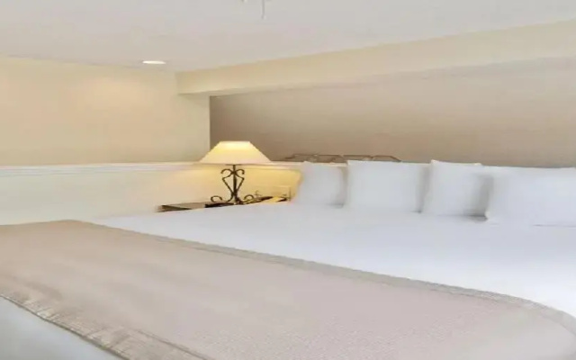 Chase Suite Hotel