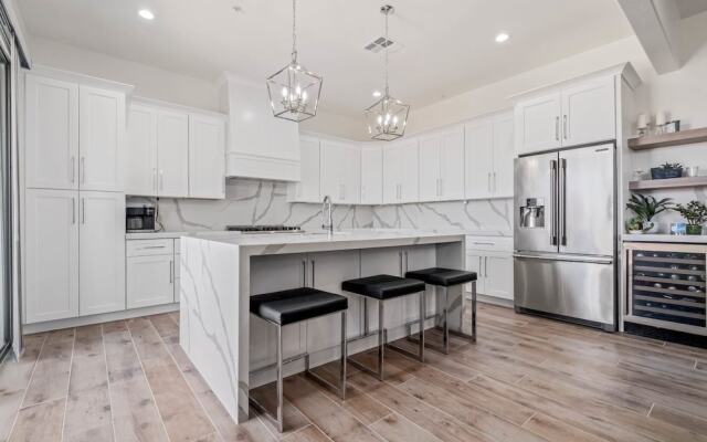 Villa Grayhawk 3 Bedroom Townhouse by RedAwning