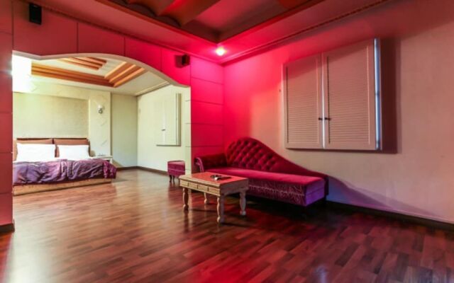 Motel Nine