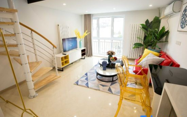 Mu'en Loft Light Luxury Apartment (Qingdao North Railway Station)