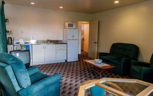 Karamea Village Hotel