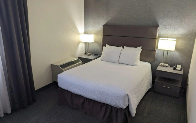 Best Western Plus Toronto Airport Hotel