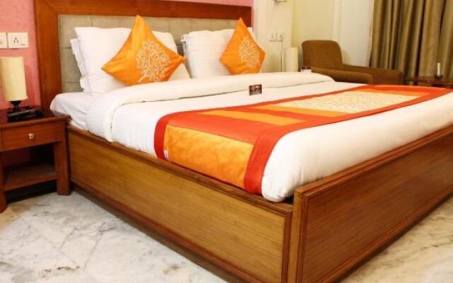 OYO Premium Near Sdm Court the Mall