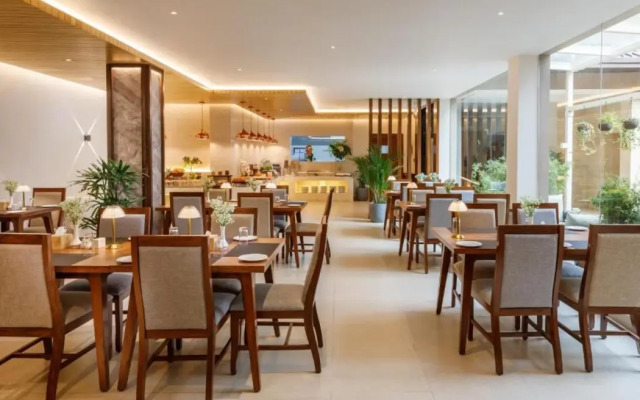 Hotel Thrive, A Tropical Courtyard