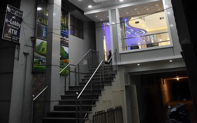 OYO 11414 Hotel Silver Suites