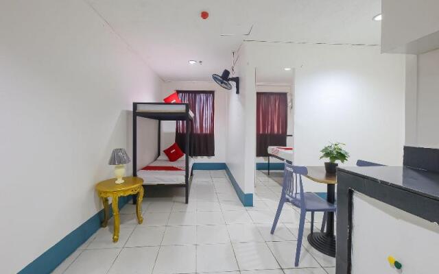 OYO 809 Crowne One Condo (Vaccinated Staff)