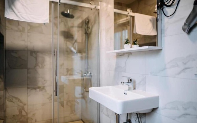 Aquarius Apartments by DuHomes