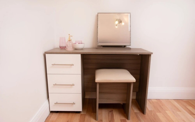 Rest & Recharge Regents CT 2bed Sleeps 7
